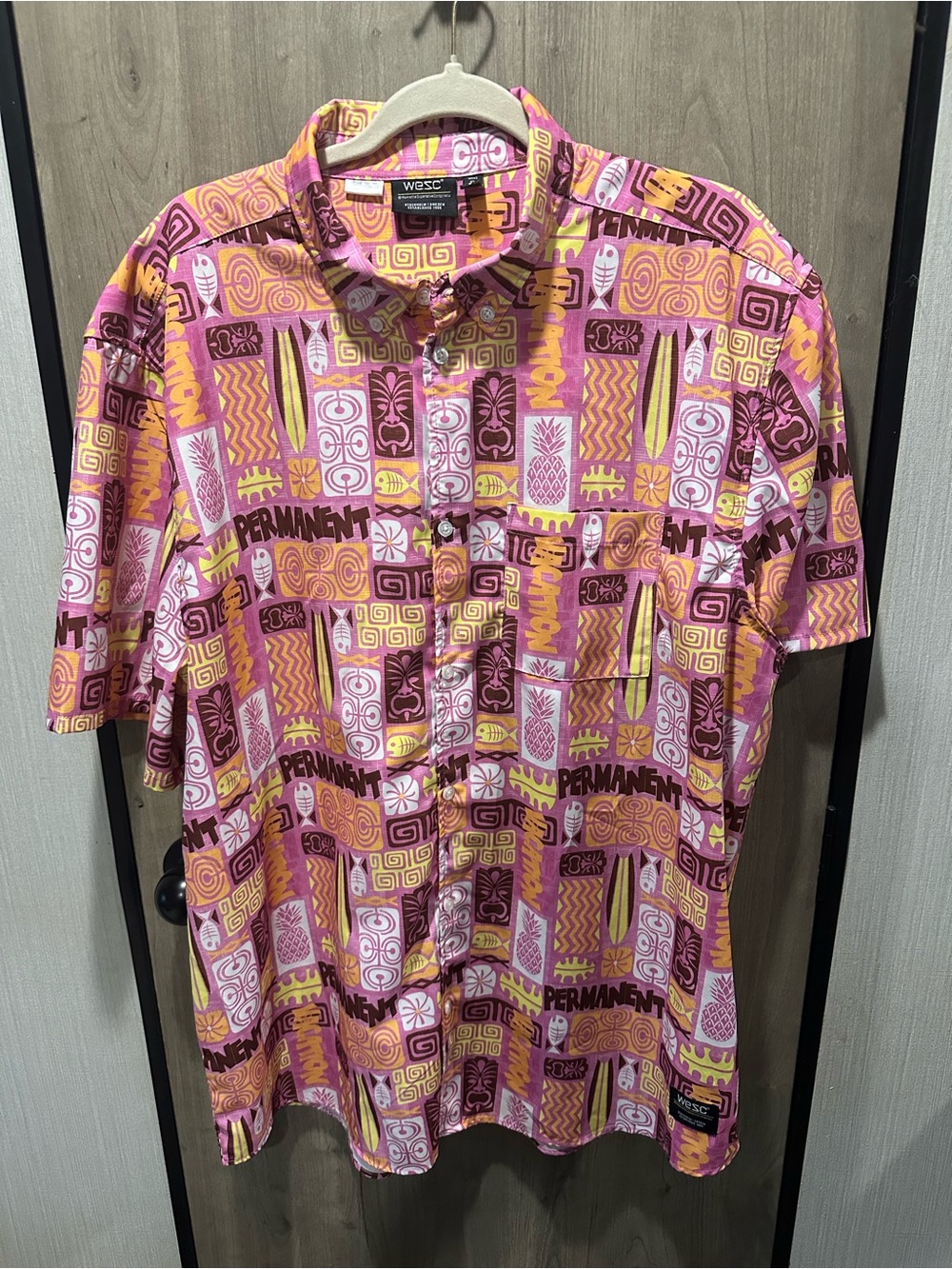 WeSC Men’s XL Permanent Vacation Tiki Hawaiian Shirt Pink Surf Button Up